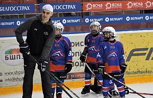 Хоккеисты и тренеры "Локомотива" провели мастер-класс для юных спортсменов