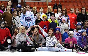 День женского хоккея собрал на Ледовой Арене более 50 участниц